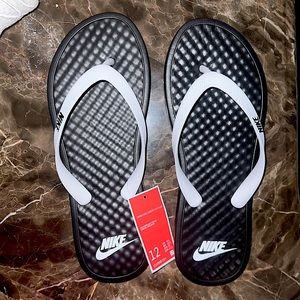 Nike Slippers New in tag